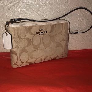 Coach Wristlet! Beautiful! Excellent Condition!